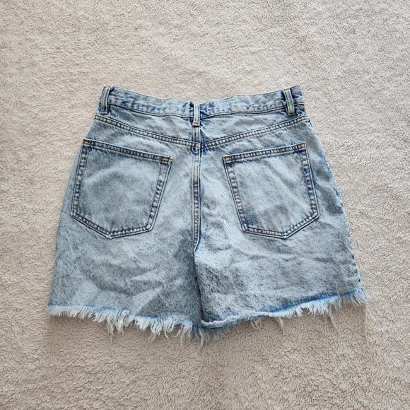 Fashion Nova At A Glance Crossover Denim Shorts, Women's Size 9 - EUC - Picture 9 of 13